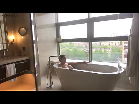 ❤️ 巨大的宝贝 激情地在浴室里撸起了她的阴部 ☑ Hard porn❤