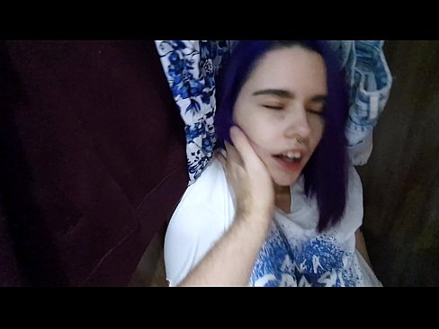 ❤️ 在衣柜里发现我的妹妹并帮助她射精 ☑ Hard porn❤